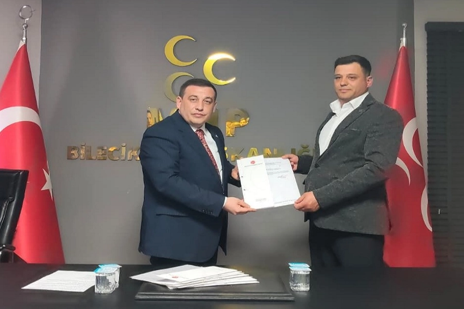Bilecik'te yoğun iş temposu dolayısıyla istifa eden MHP'li ilçe başkanı yeniden aynı göreve getirildi! 