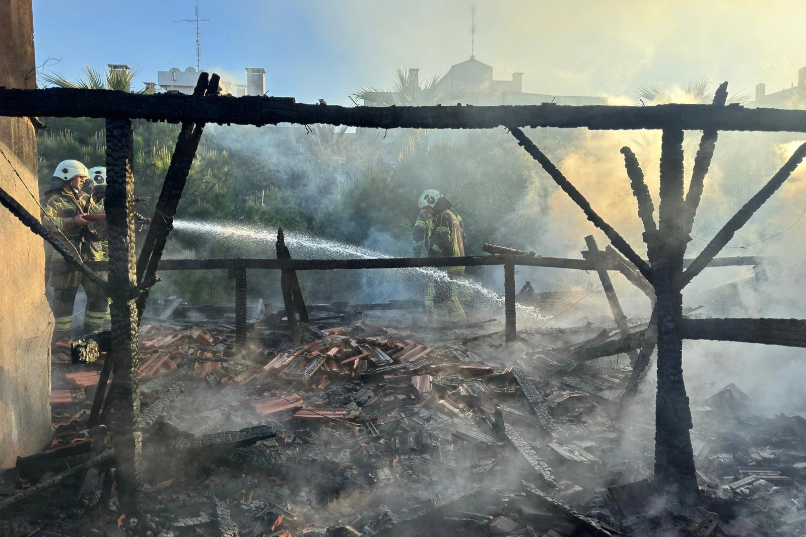 İzmir’de itfaiyenin hızlı müdahalesi faciayı önledi 