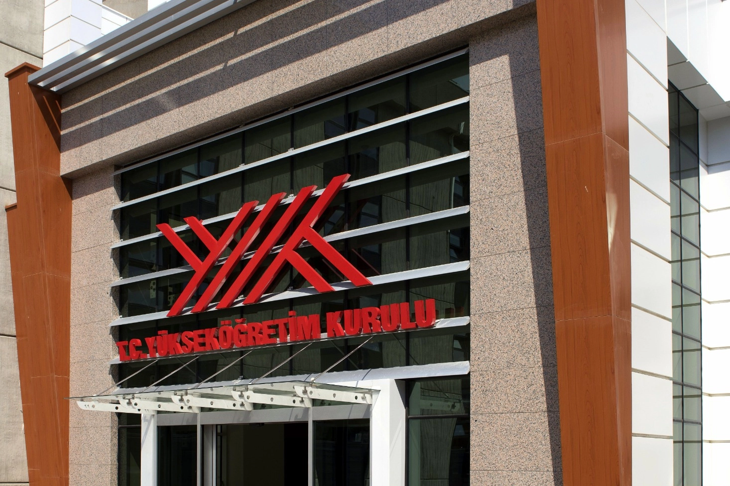 YÖK’ten doğum yapan lisansüstü kadın öğrencilere ek süre düzenlemesi 