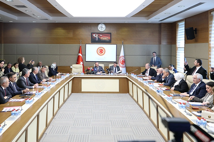 Okul Saldırılarının Nedenlerini Araştırma Komisyonu TBMM'de ilk toplantısını yaptı 