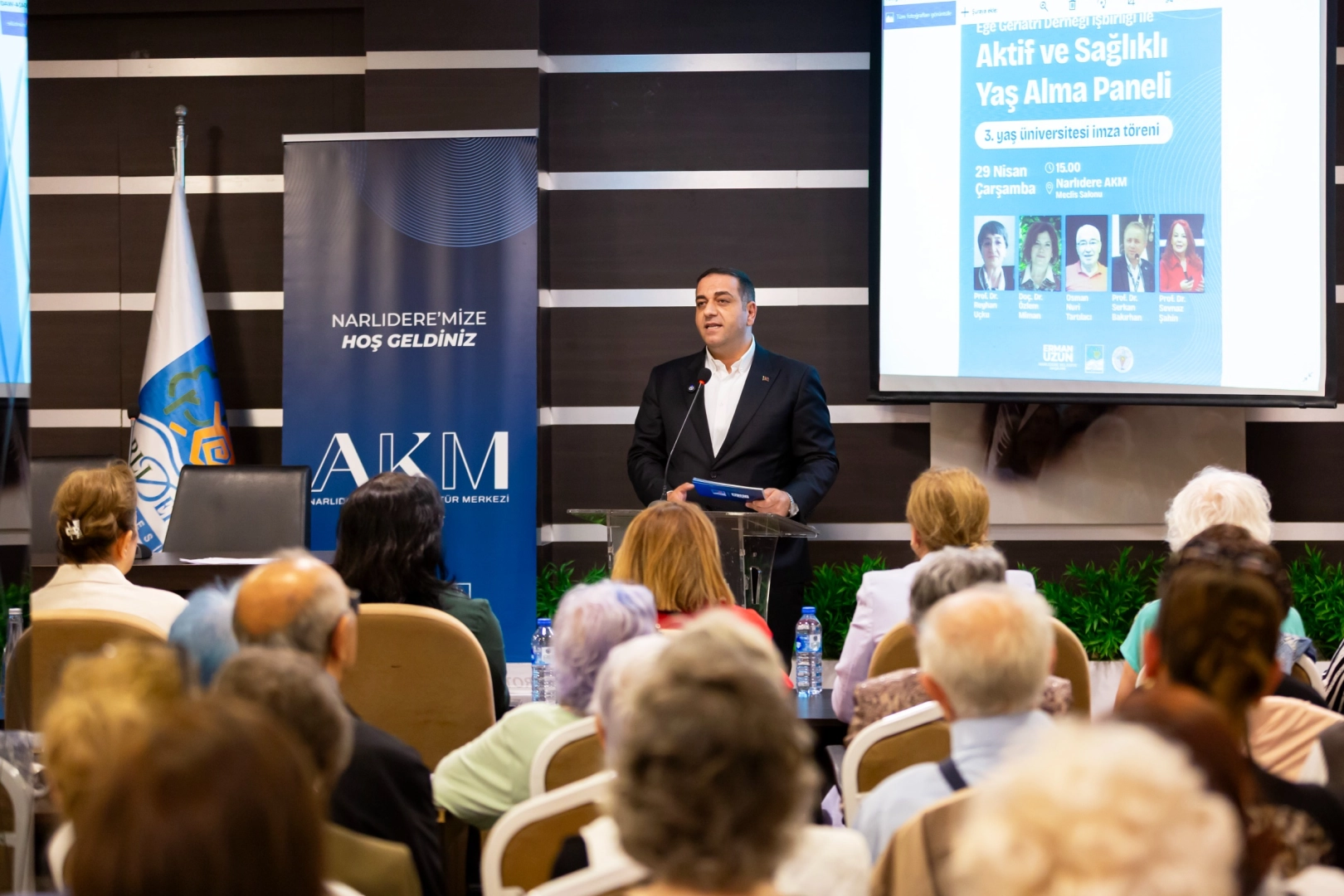 İzmir Narlıdere'de 3. Yaş Üniversitesi 