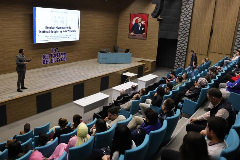 Kütahya'da belediye personeline 'etkili iletişim' eğitimi 