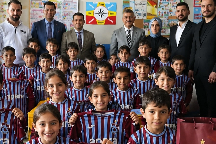 Trabzonspor sevgisi Patnoslu öğrencilere forma hediyesi getirdi 