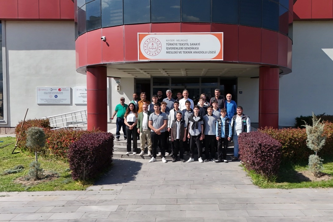 Kayseri Büyükşehir'den okullara yeşil dokunuş 