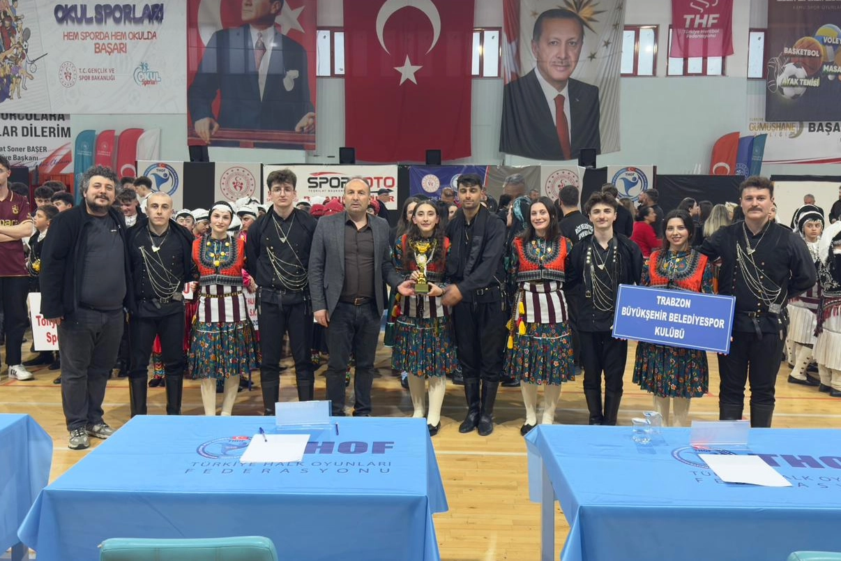Trabzon Halk Oyunları ekibi bölge şampiyonu oldu 