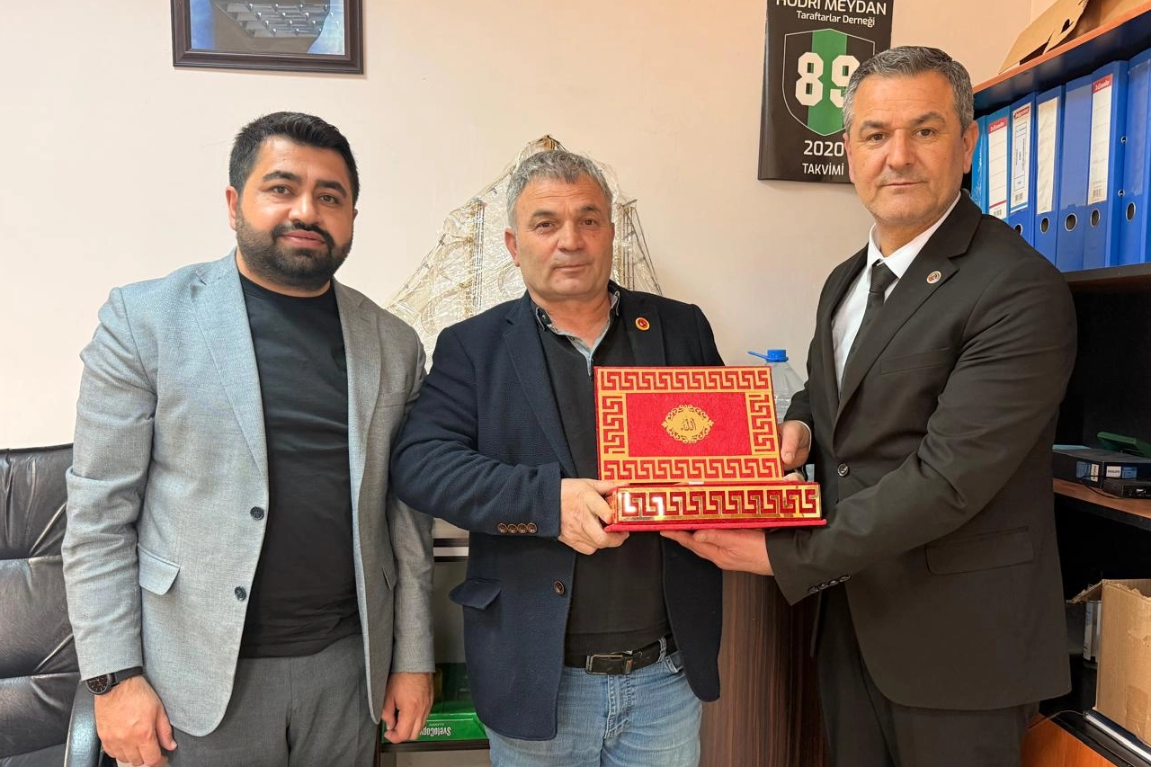 İzmit Belediyesi muhtarları mutlu günlerinde unutmuyor 