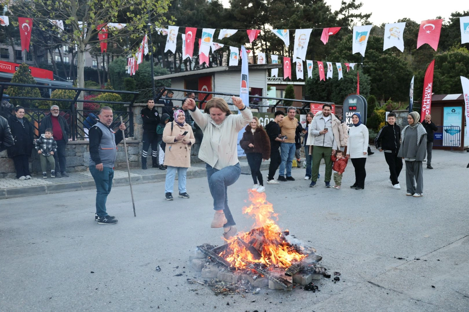 İstanbul Çekmeköy’de Hıdırellez ateşi yandı 