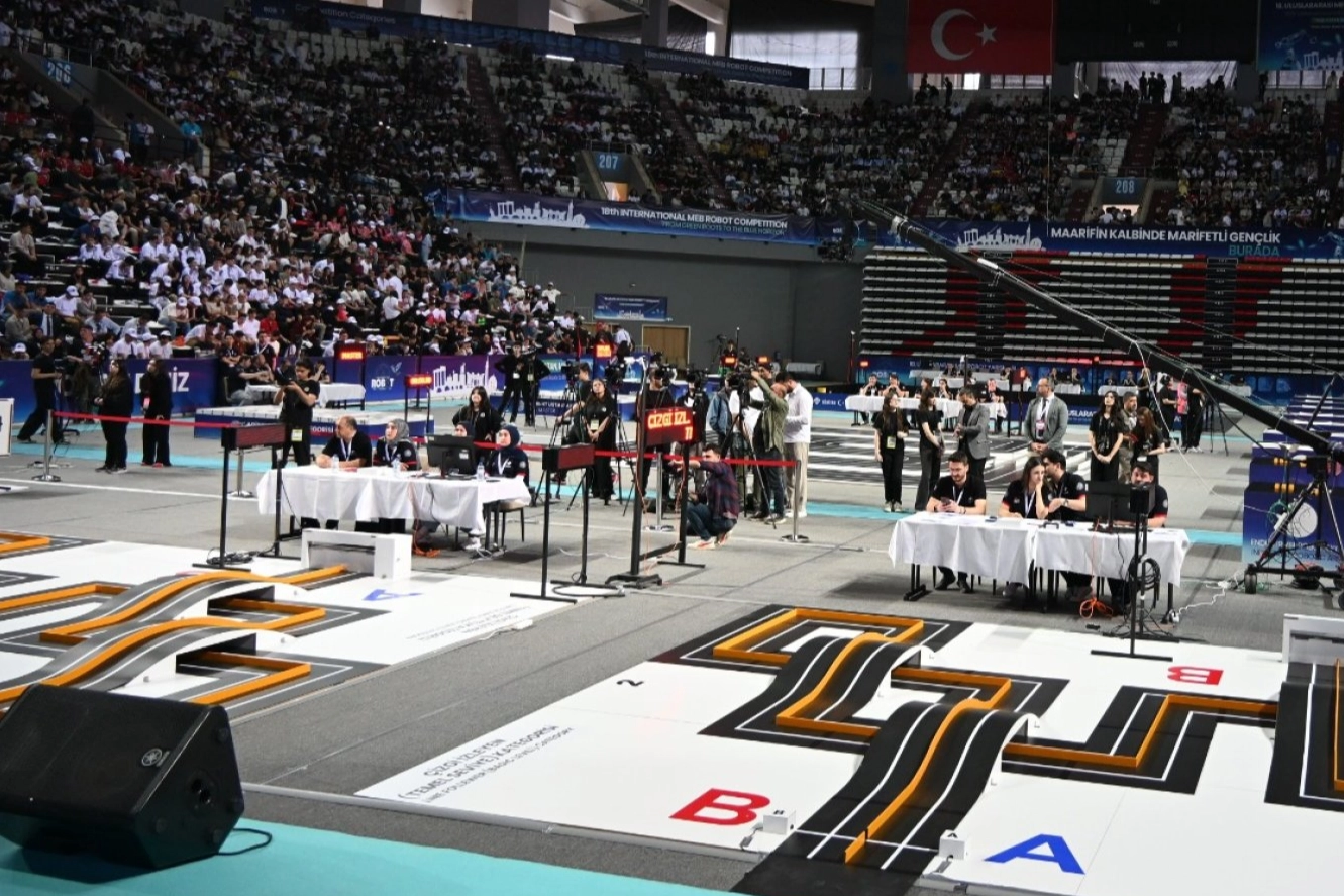 Antalya'da 18. MEB Robot Yarışması'na yoğun ilgi 