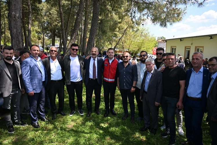 Ahmet Akın köy hayrına katıldı 