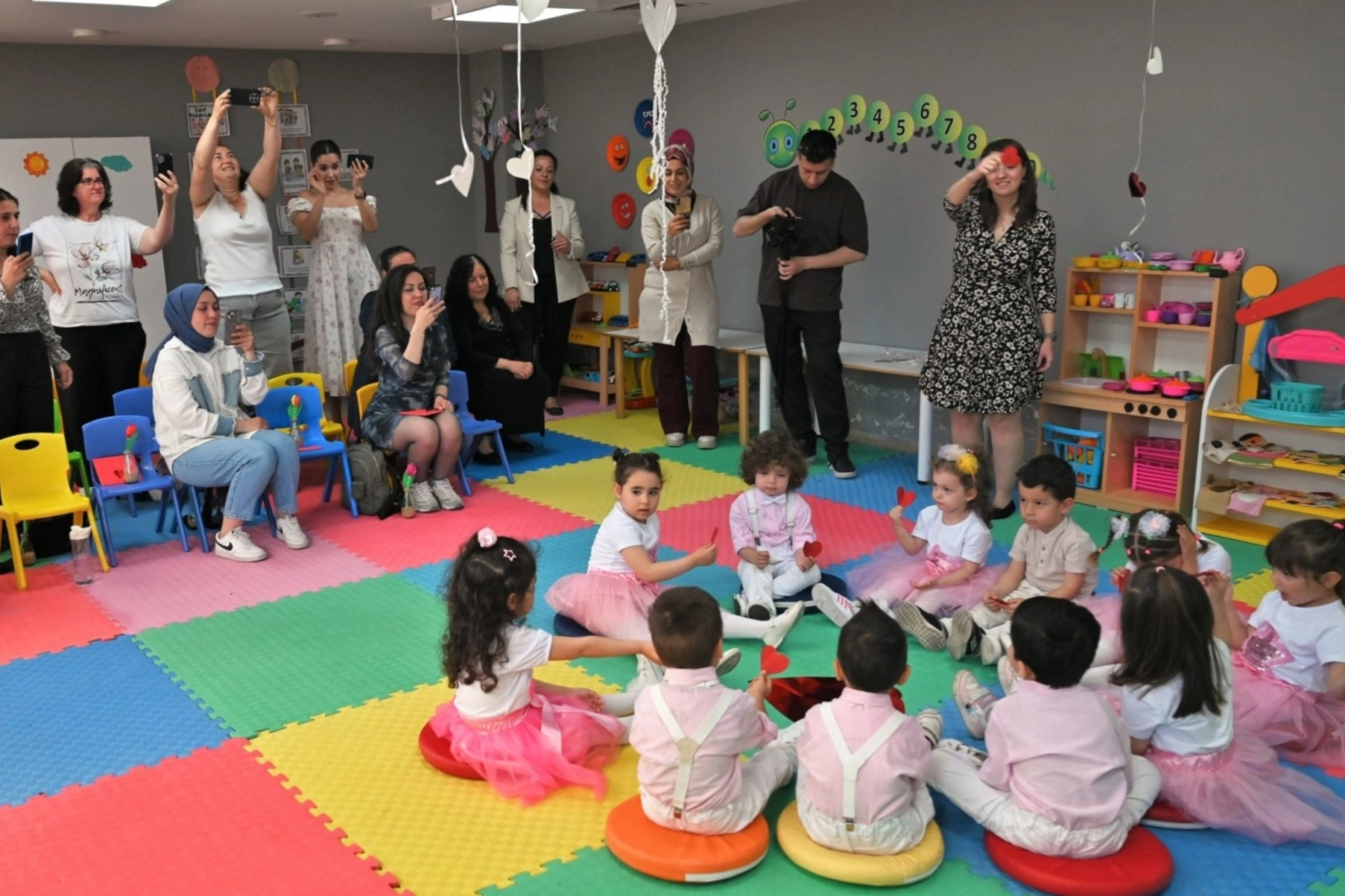 Bornova’da Anneler Günü’ne duygu dolu kutlama 
