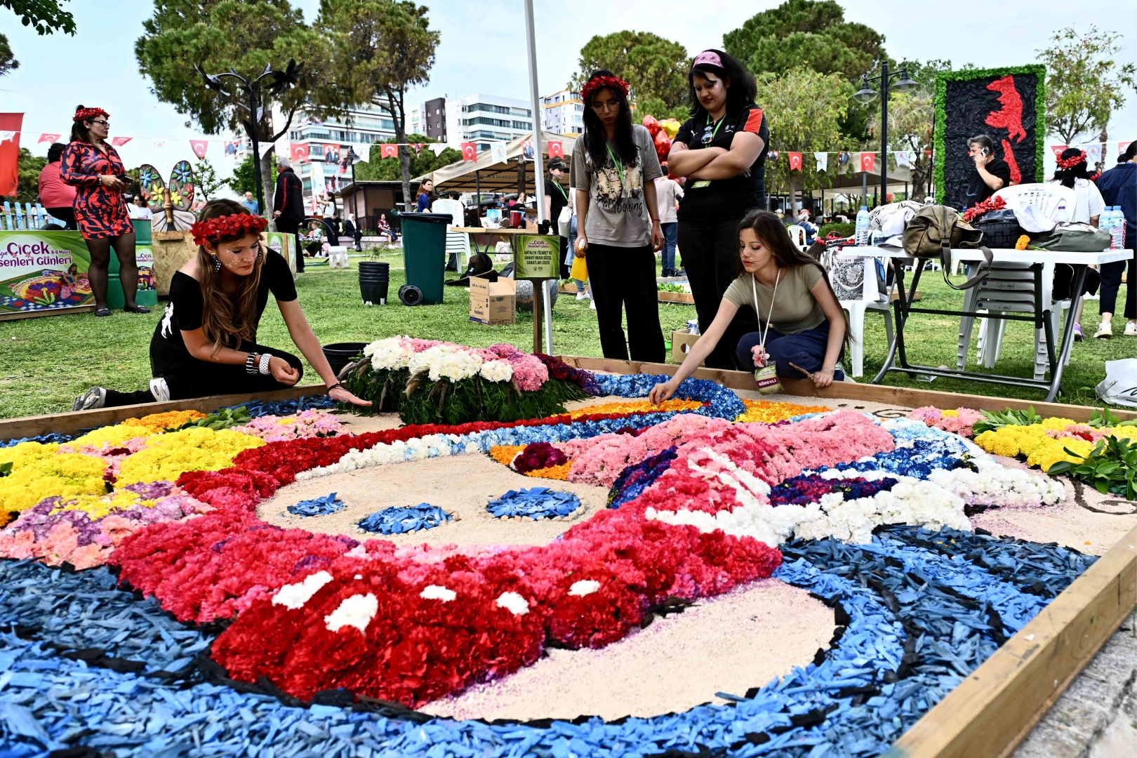 Antalya’da 130 bin çiçekle renkli rekabet 