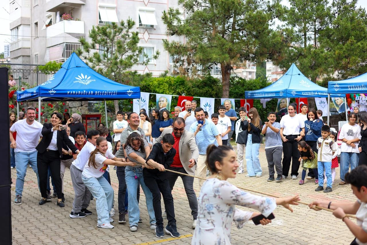 Karabağlar'da gençler sınav öncesi moral buldu 