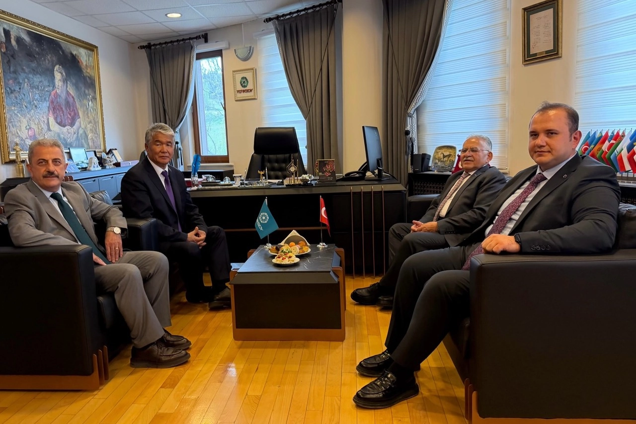 Memduh Büyükkılıç'tan TÜRKSOY'a ziyaret 