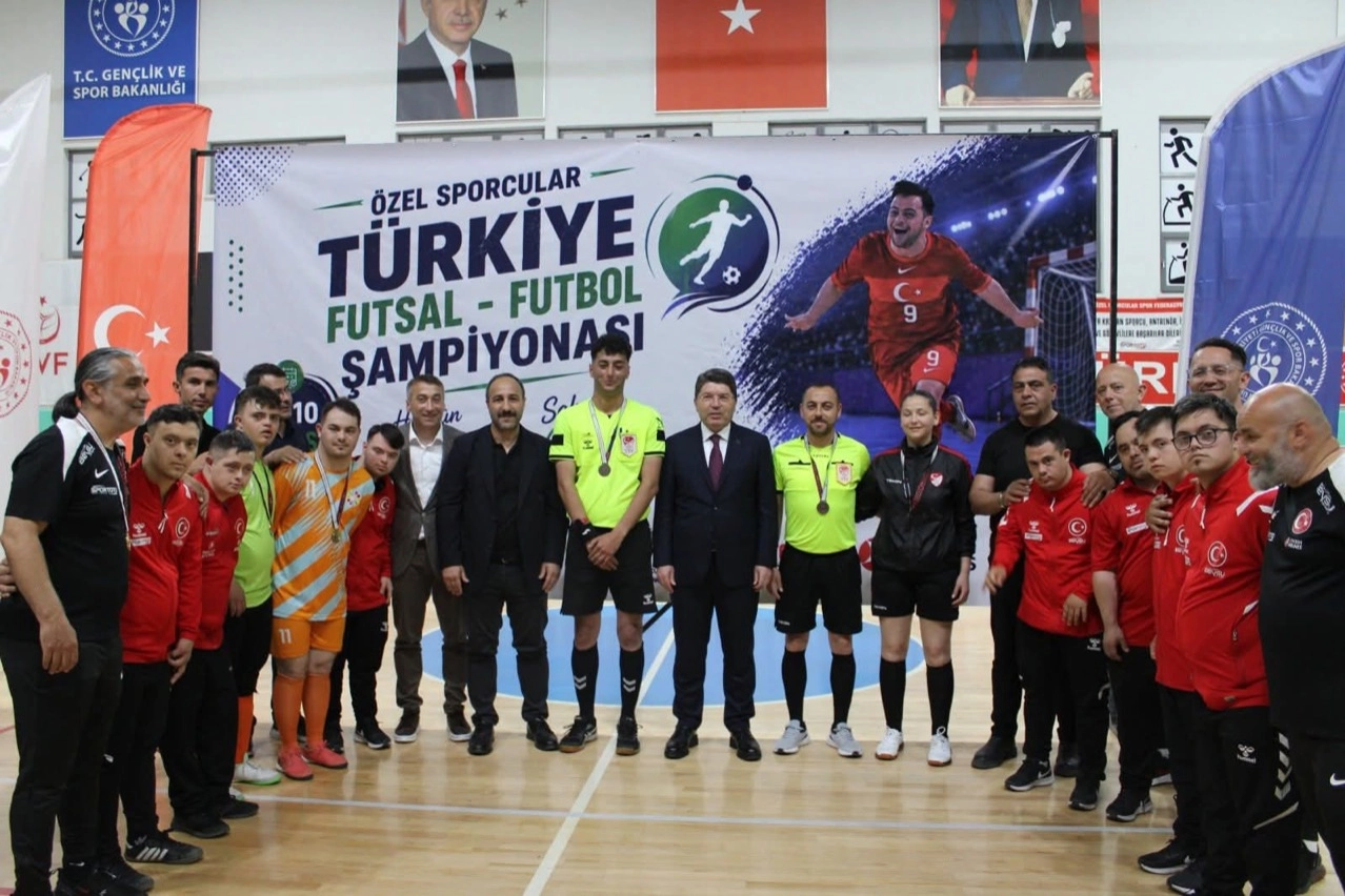 Kayseri Kocasinan Belediyespor Down Sendromlu Futbol Takımı şampiyon oldu 