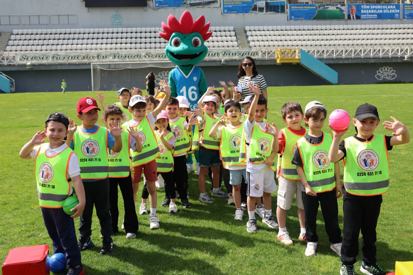 Bursa Nilüfer'de Spor Şenlikleri’nde sıra minik öğrencilerin 