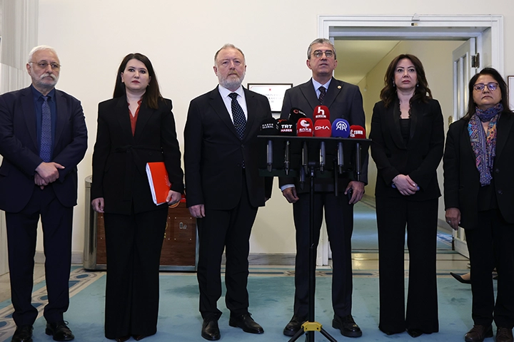 CHP’den DEM Parti’ye ara seçim ziyareti 