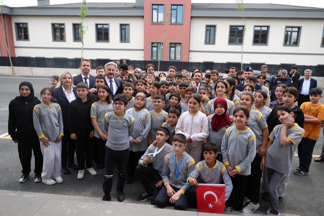 Kayseri Melikgazi'nin 2 yeni eğitim yuvası açıldı 