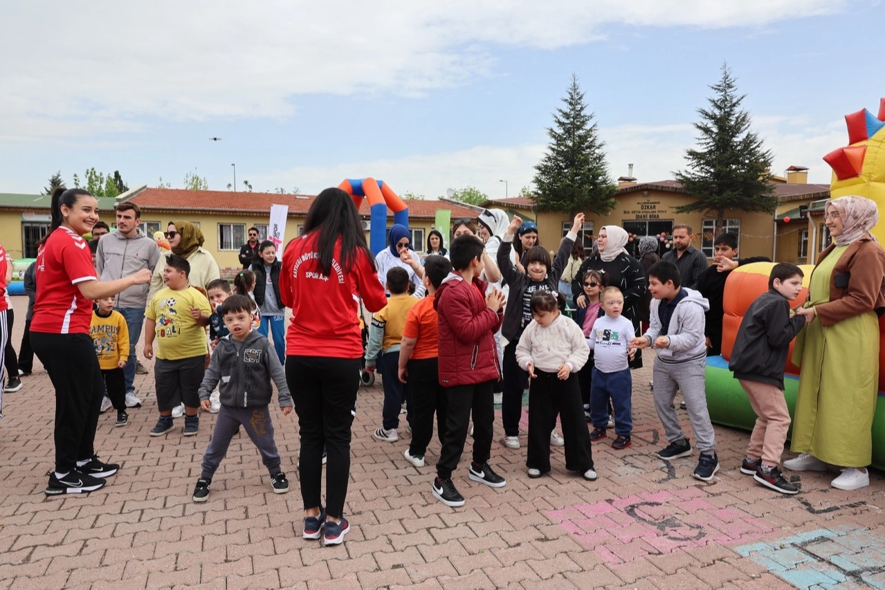 Kayseri Büyükşehir'den engelleri aşan özel etkinlik 