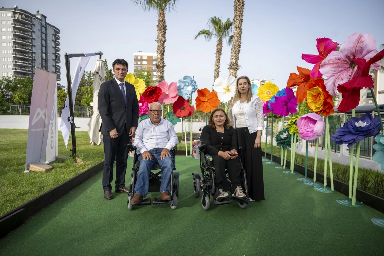 Mersin’de engeller akülü sandalyelerle aşılıyor 