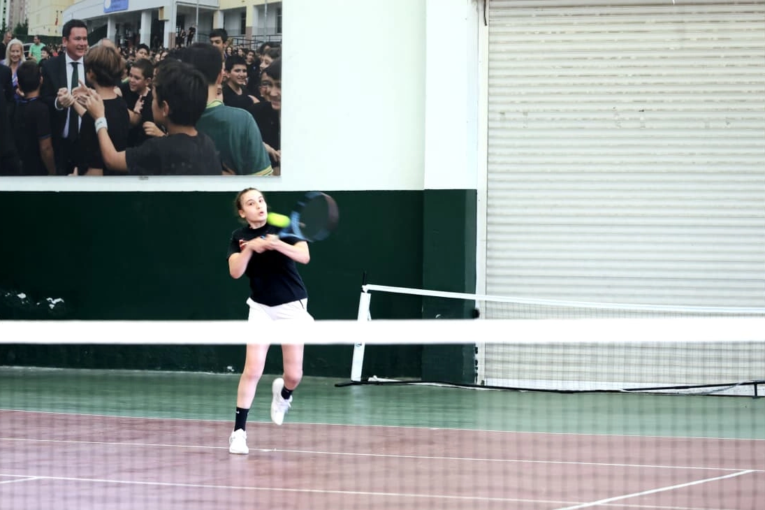 Bursa Osmangazi'de 19 Mayıs coşkusu tenis kortlarında 