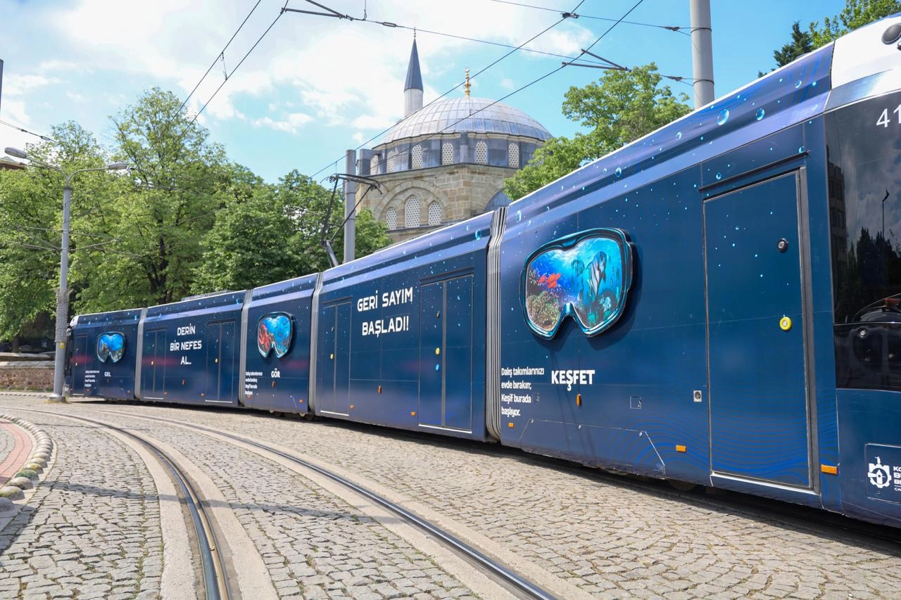 Kocaeli’de tramvaylar su altı dünyasına dönüştü 