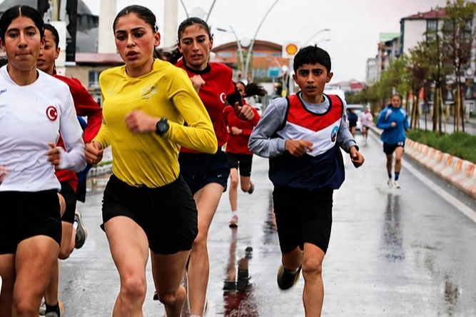 Ağrı'da Gençlik Spor'dan 19 Mayıs coşkusuna sportif kutlama 