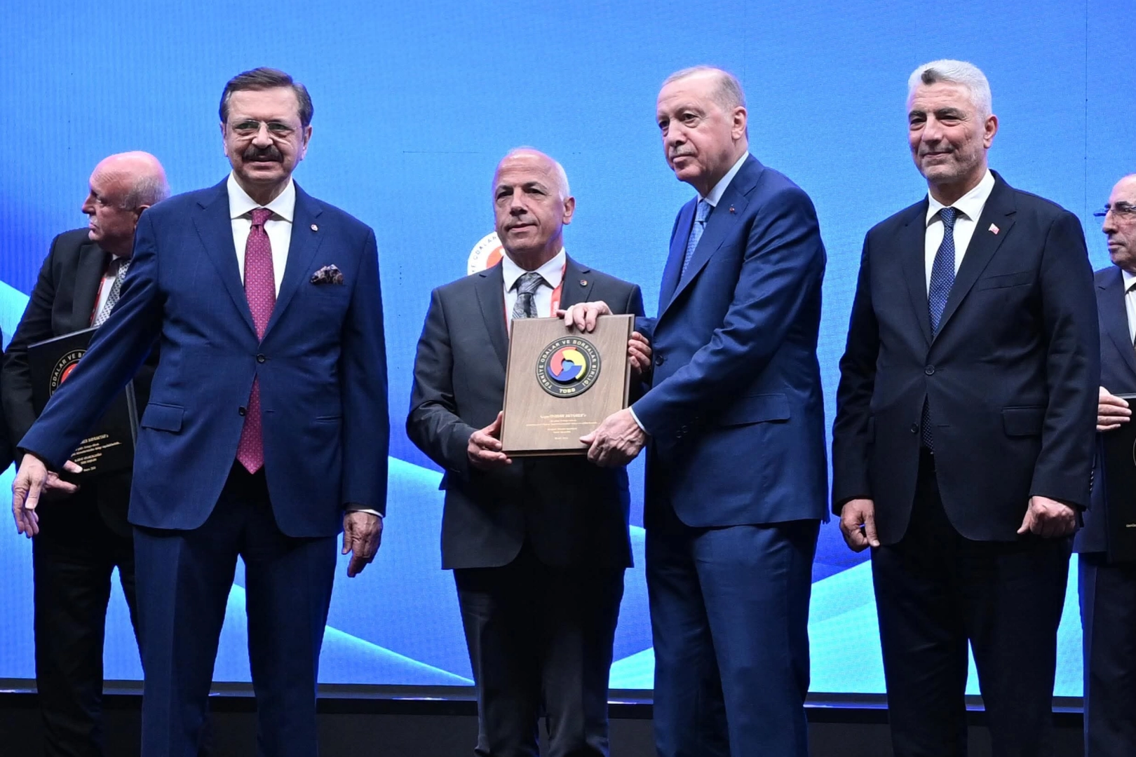 TOBB'dan Artvin Ticaret Borsası Başkanı Akyürek’e hizmet şeref plaketi 