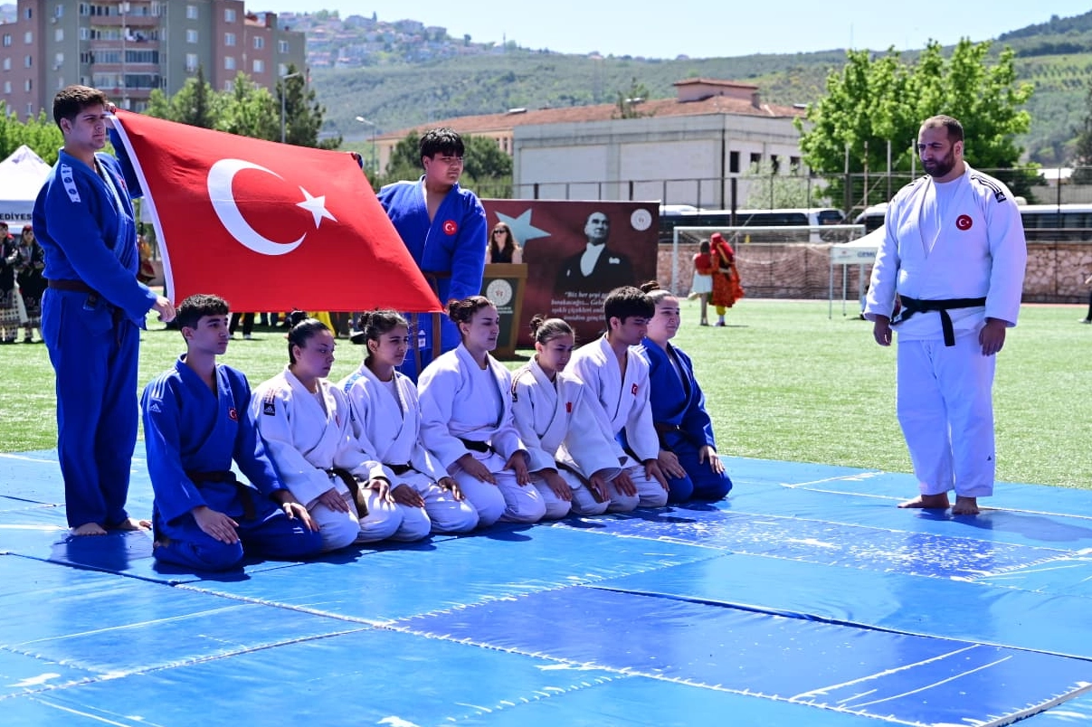 Bursa Gemlik’te 19 Mayıs’ın 107. yılı coşkuyla kutlandı 