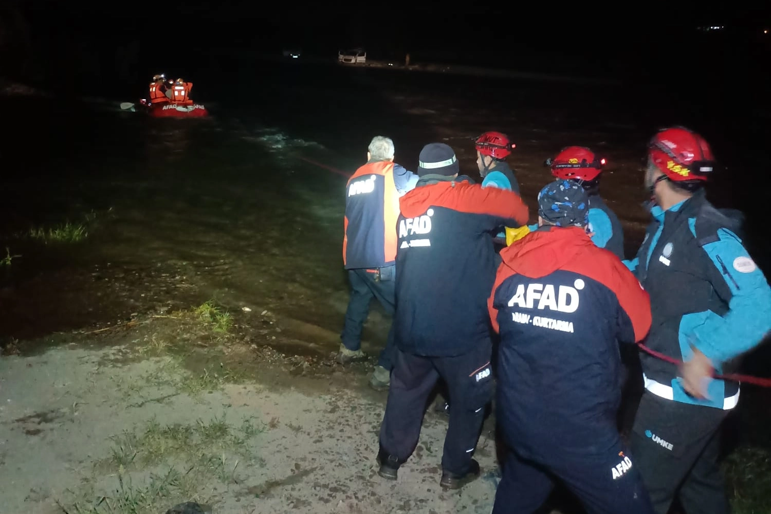 Bursa’da derede mahsur kalan 4 kişi AFAD ekiplerince kurtarıldı 