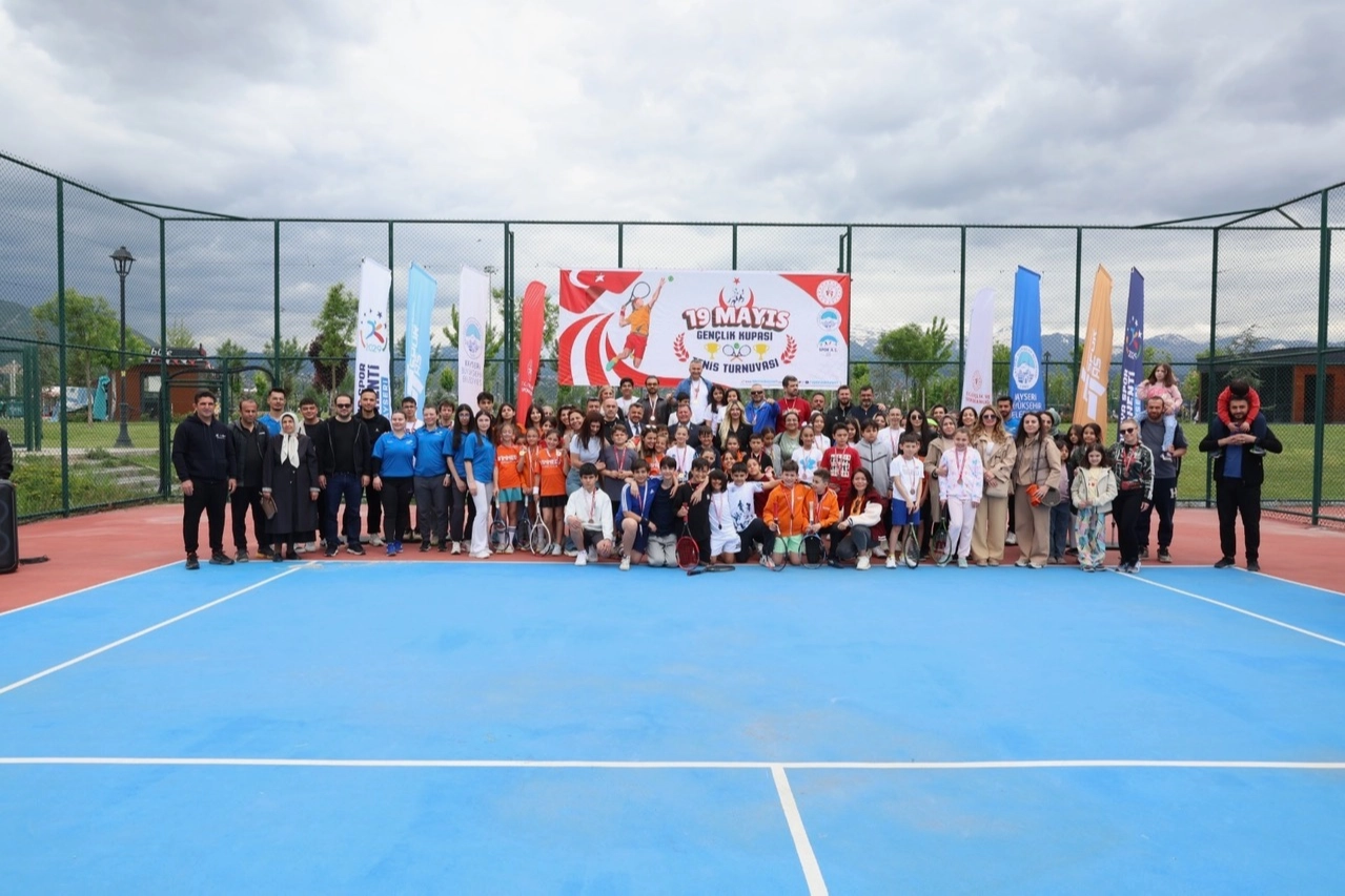 Kayseri Büyükşehir'den 19 Mayıs'a yakışan tenis turnuvası 