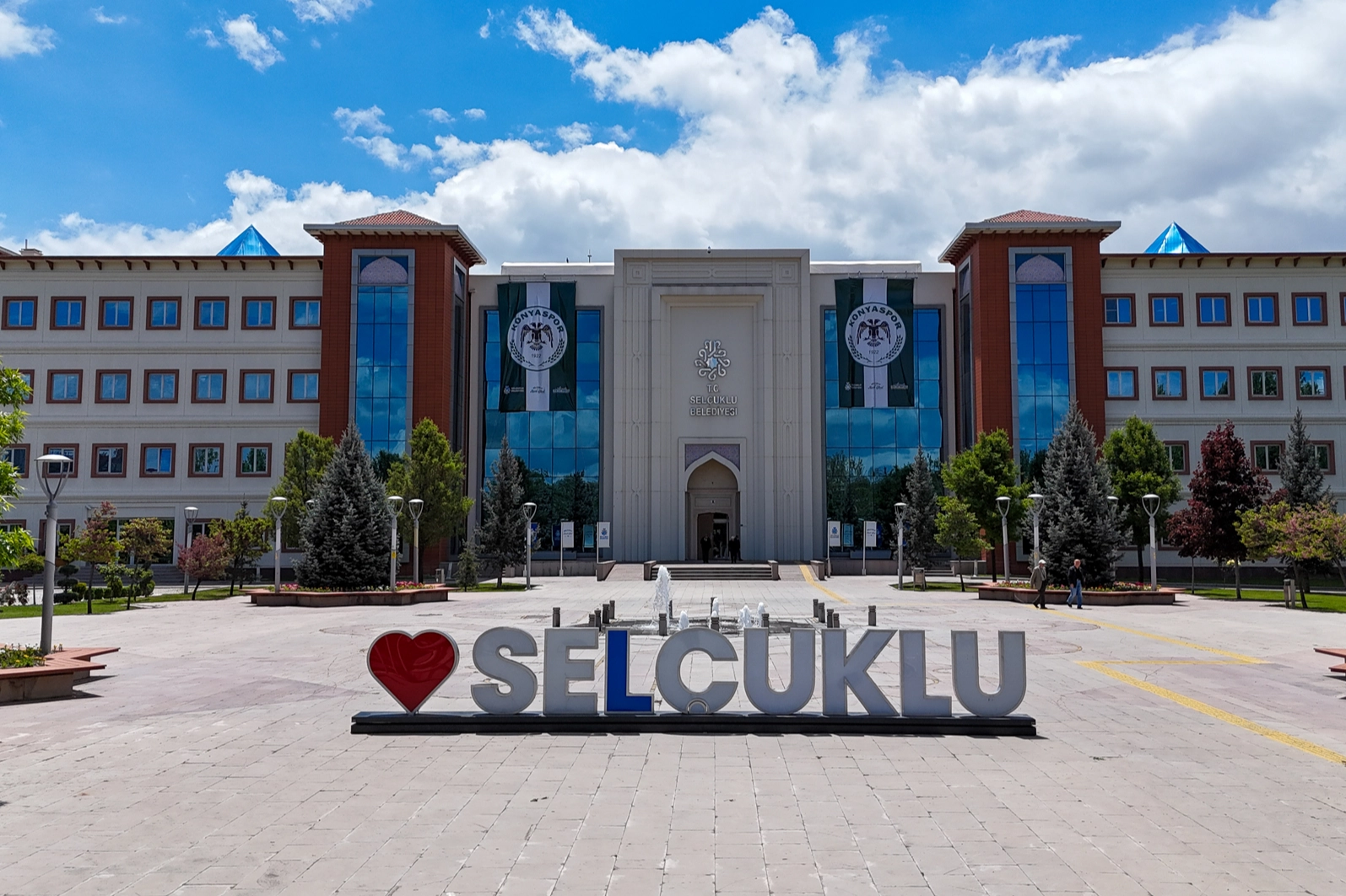Selçuklu’nun sembol mekanları yeşil beyazla donatıldı 