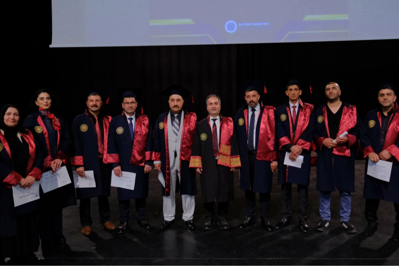 İletişim fakültesinde mezuniyet heyecanı 