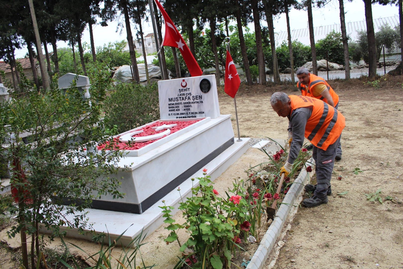 Antalya’da mezarlıklar bayram ziyaretine hazır 