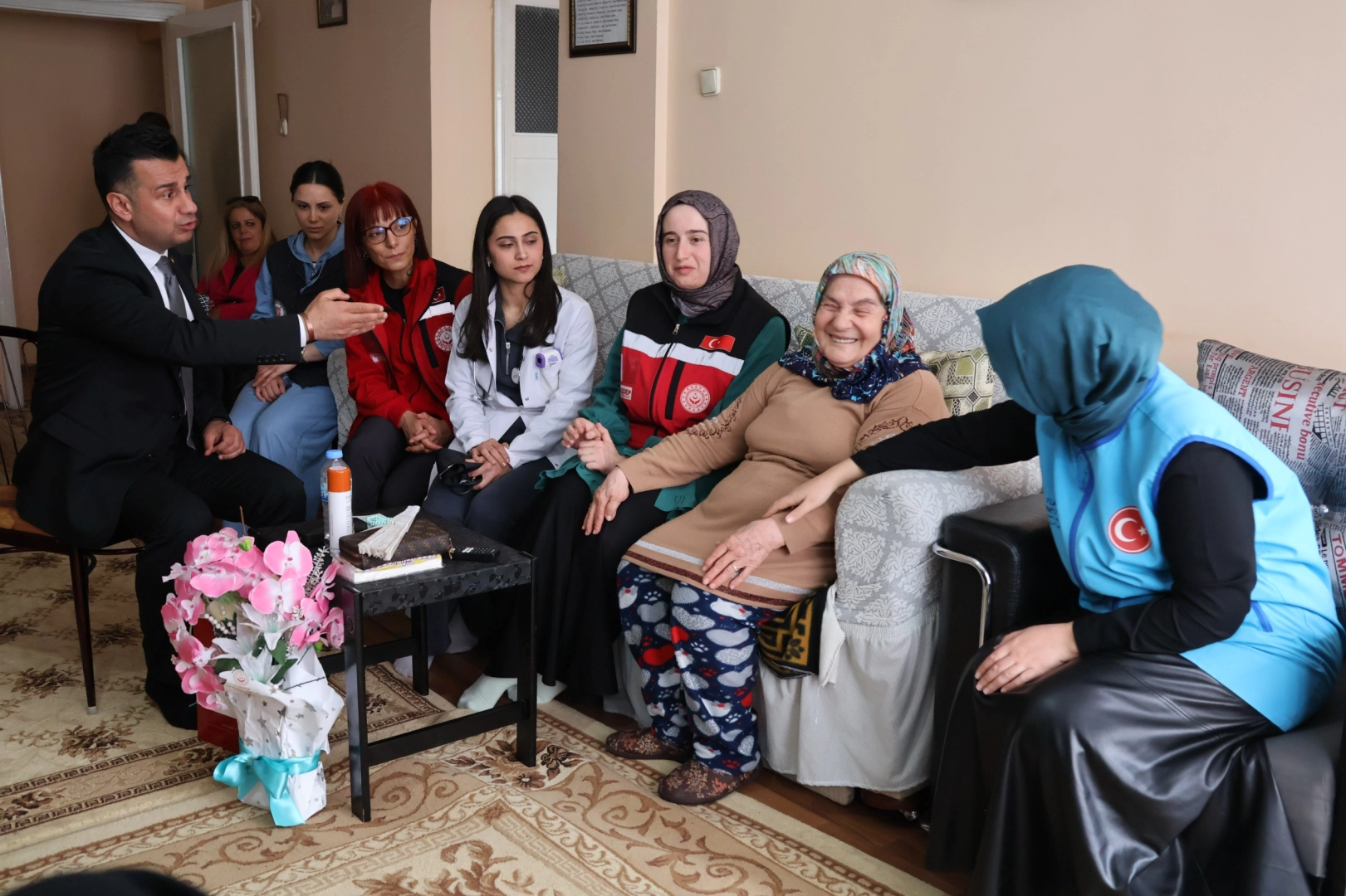 Erzurum'da bayram öncesi çınarların kapısı vefayla çalındı 