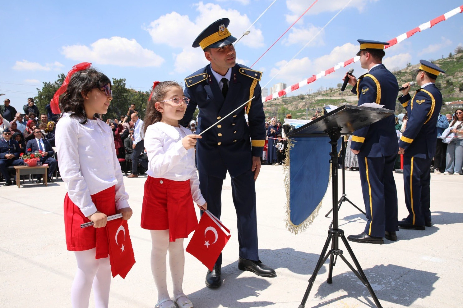 Hava Kuvvetleri Bandosu’ndan öğrencilere moral konseri 