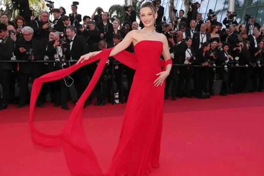 Cannes kırmızı halısında bir İpsalalı... Sümeyye Aydoğan ışıltısıyla büyüledi 