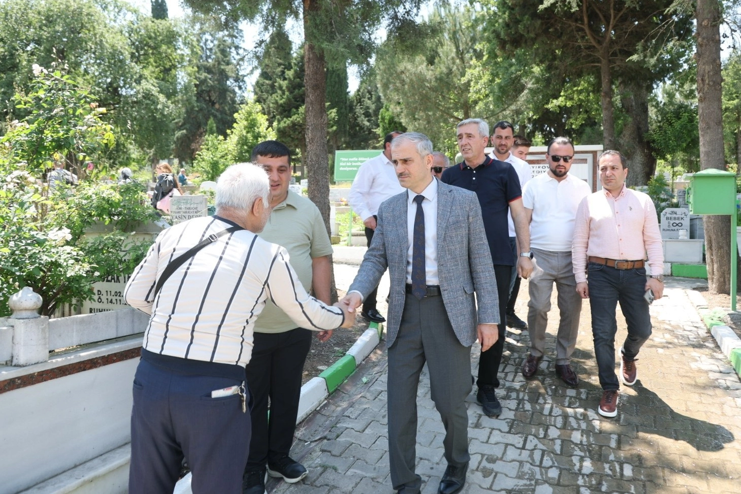Çayırovalıları kabir ziyaretinde yalnız bırakmadı 