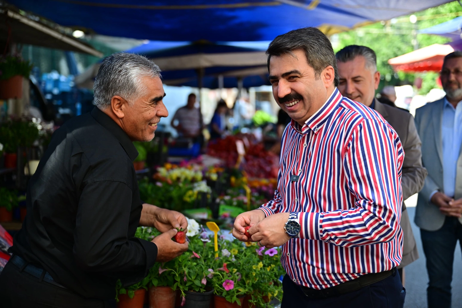 Bursa Yıldırım'da Başkan Yılmaz pazarda bayramlaştı 