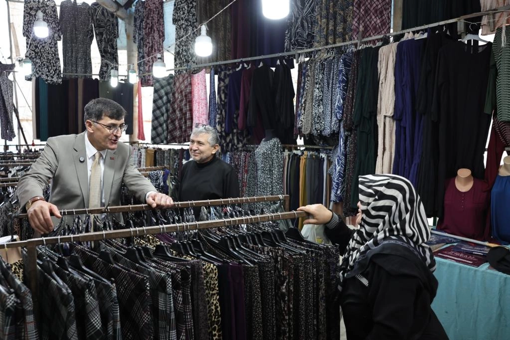 Kütahya Geleneksel Bayram Pazarı'na yoğun ilgi 