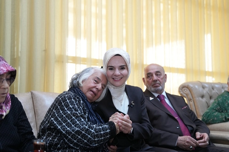 Aile Bakanı Göktaş'tan ailelere bayram ziyareti 