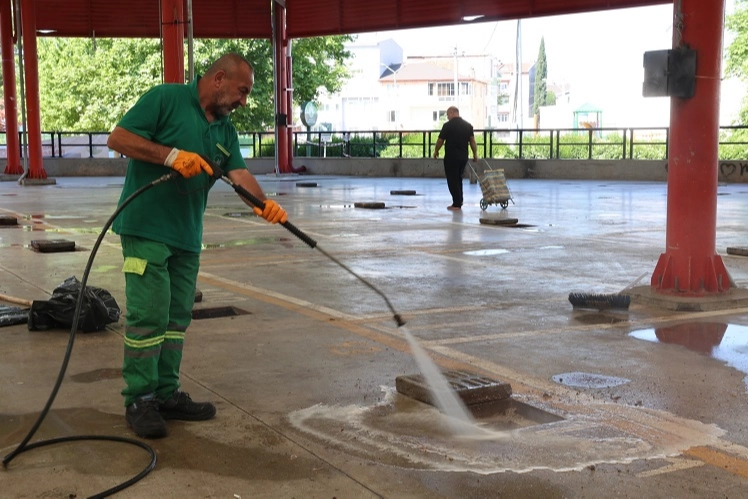 Bursa Osmangazi’de kurban kesim alanları pırıl pırıl oldu 