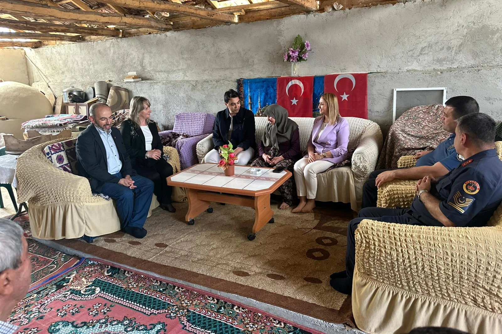 Refiye Anne bayramda yalnız kalmadı 