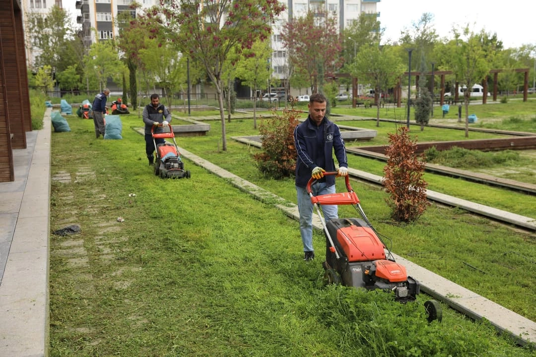Diyarbakır parklarında yaz hazırlığı 