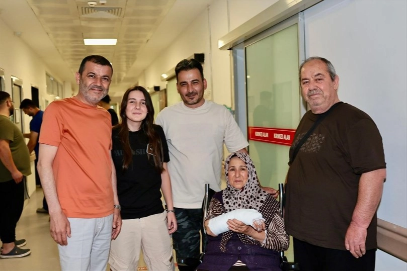 Başkan Çavuşoğlu’ndan mesaideki personel ve hastalara ziyaret 