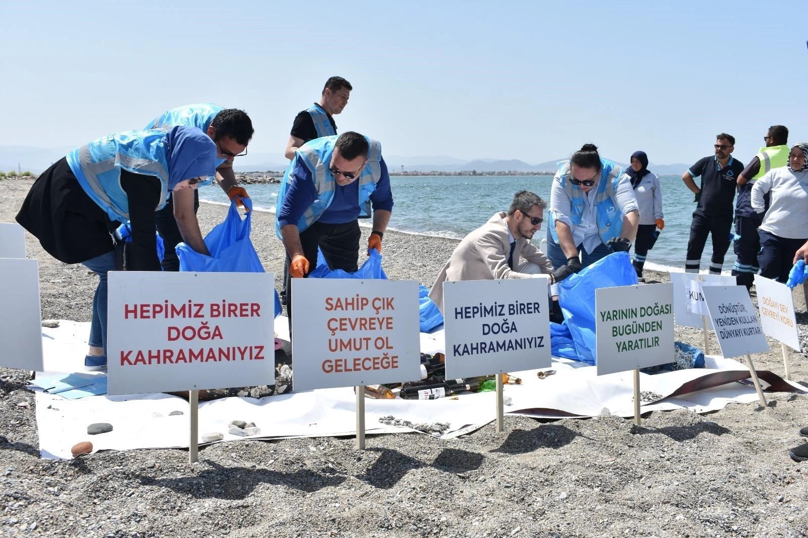 Balıkesir’de Deniz Çöpleri İzleme Programı ile kıyı temizliği yapıldı 