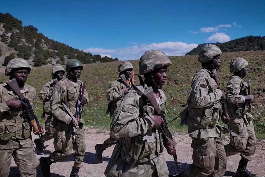 Mali ve Nijerli komandolar temel eğitimi başarıyla tamamladı 
