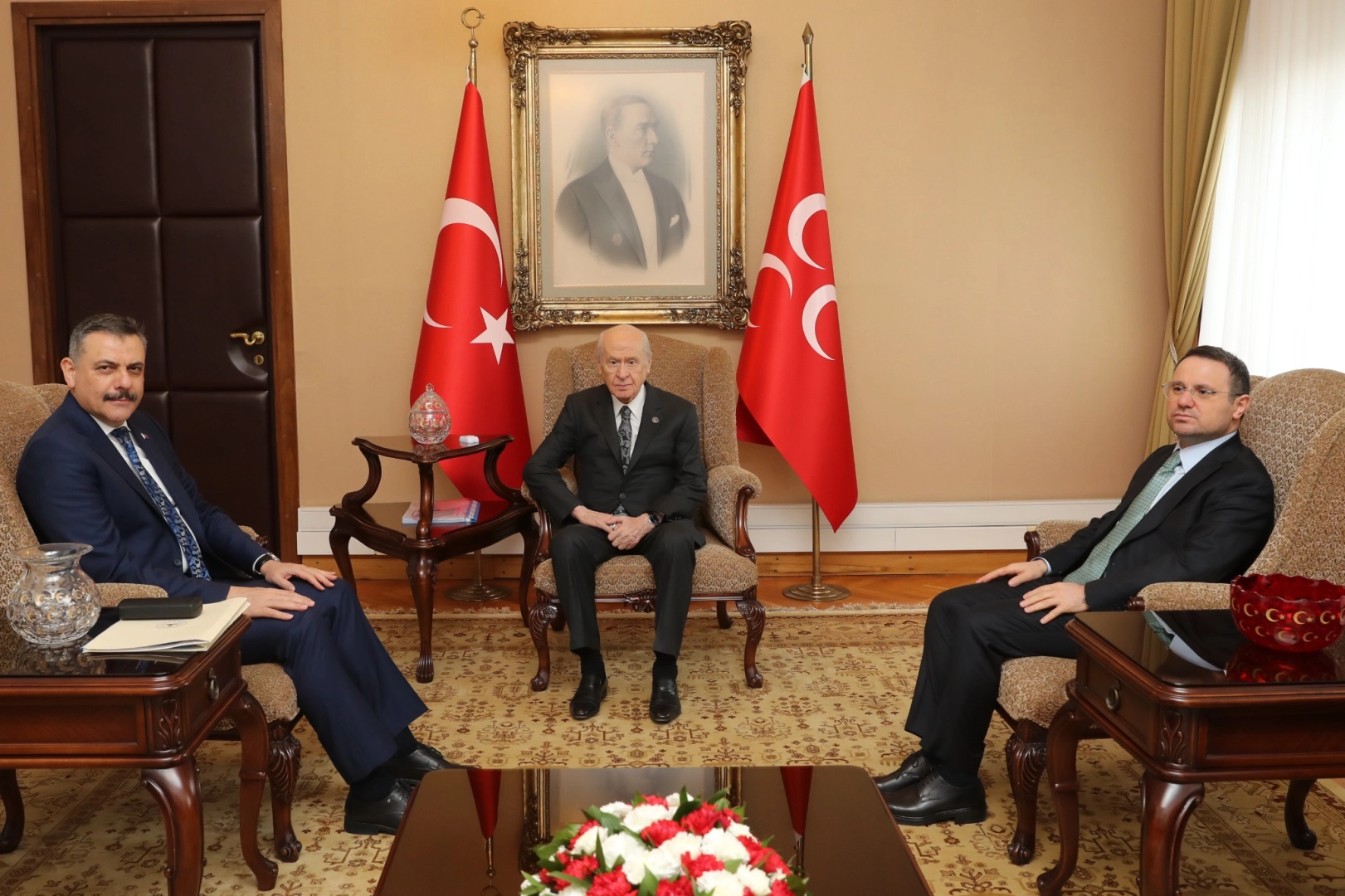 İki bakandan MHP lideri Bahçeli’ye ziyaret 