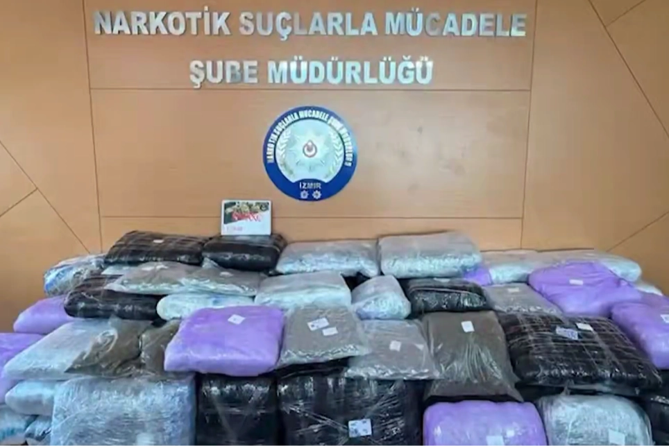 İzmir’de uyuşturucu operasyonu... 371 kilogram skunk ve esrar ele geçirildi 
