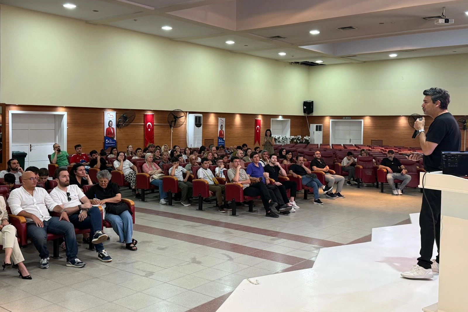 İzmit’te gençlere 'Üretken Yapay Zeka' semineri 