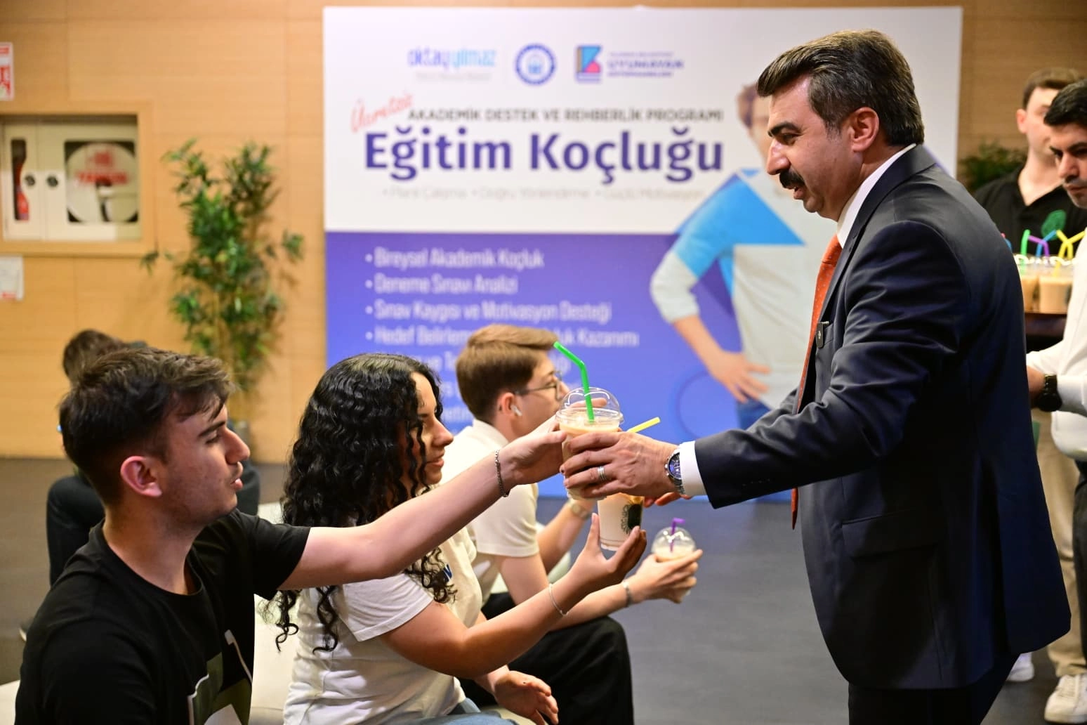 Bursa Yıldırım'da Başkan Yılmaz'dan gençlere sınav morali 